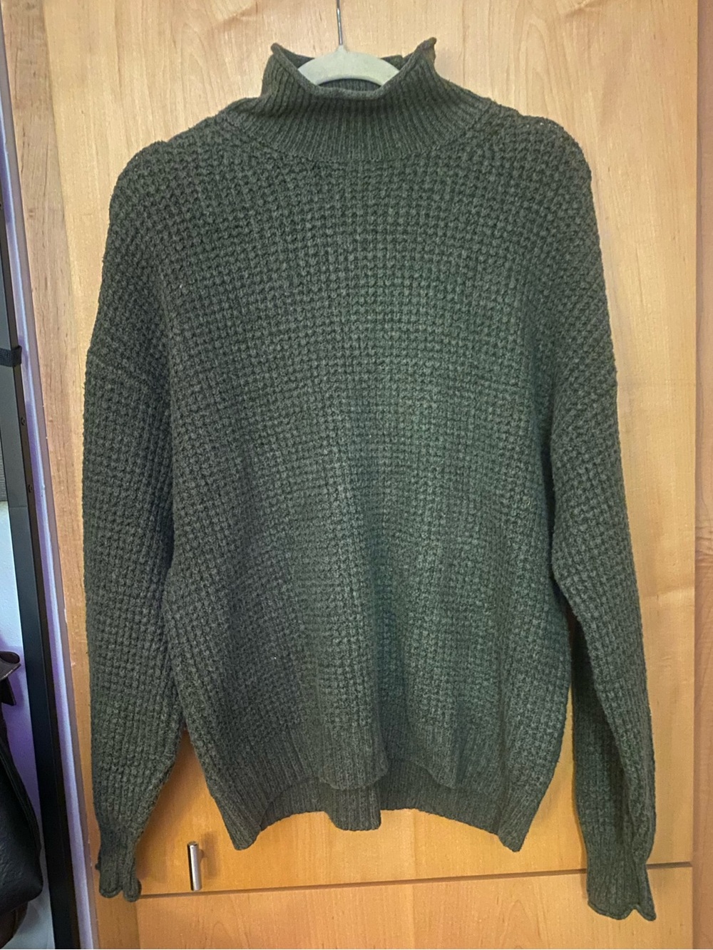 American Eagle Mock Neck Oversized Olive Green Sweater Size Medium